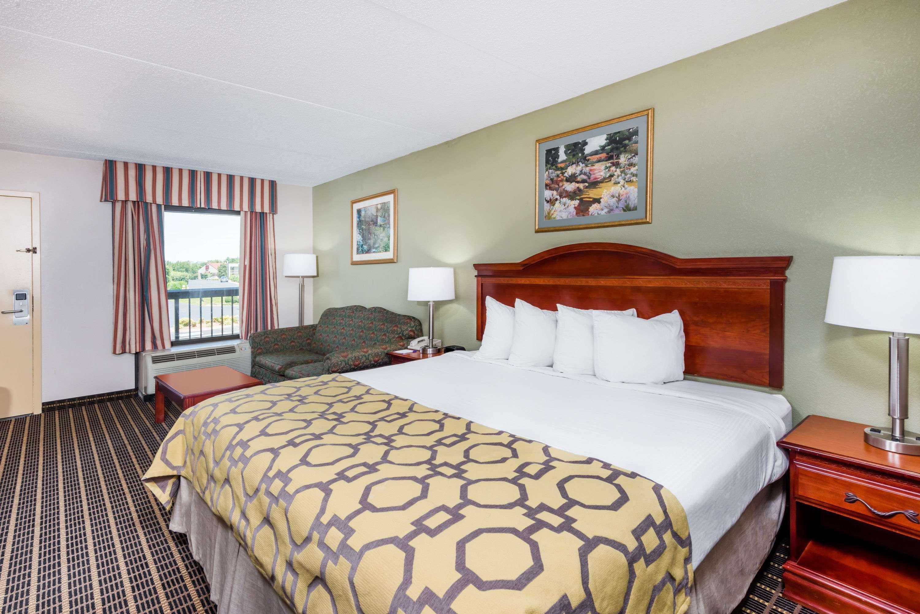 Baymont By Wyndham Clarksville Northeast Extérieur photo