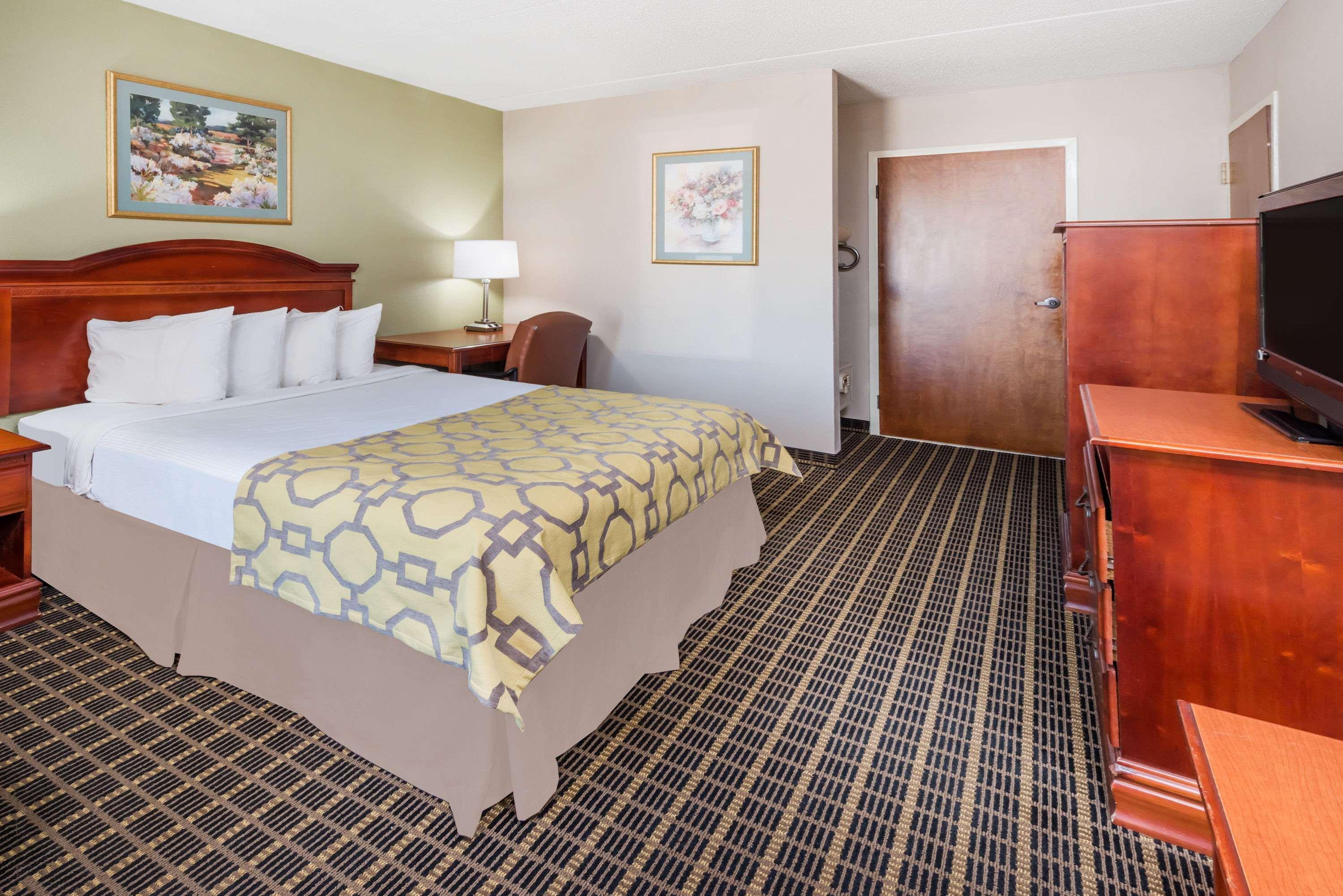 Baymont By Wyndham Clarksville Northeast Extérieur photo
