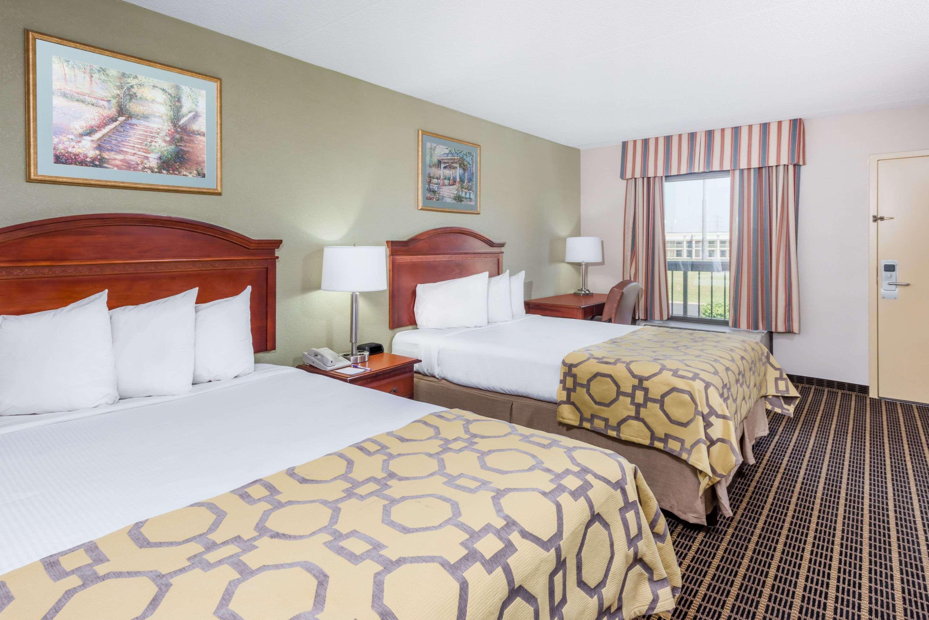 Baymont By Wyndham Clarksville Northeast Extérieur photo