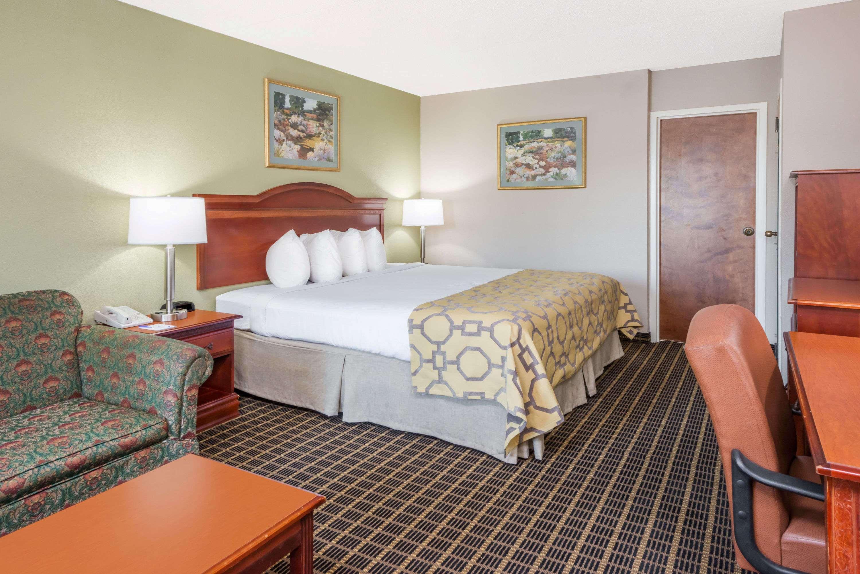 Baymont By Wyndham Clarksville Northeast Extérieur photo