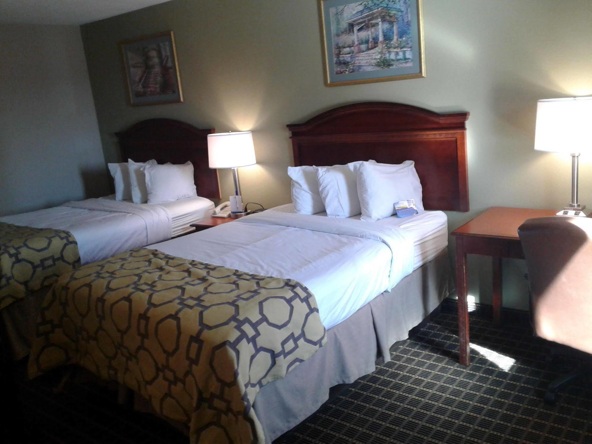 Baymont By Wyndham Clarksville Northeast Extérieur photo