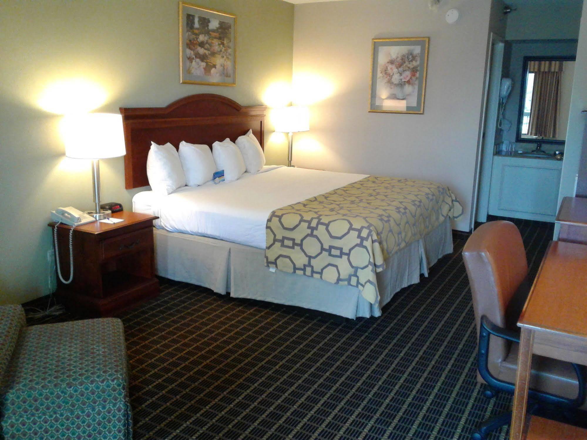 Baymont By Wyndham Clarksville Northeast Extérieur photo