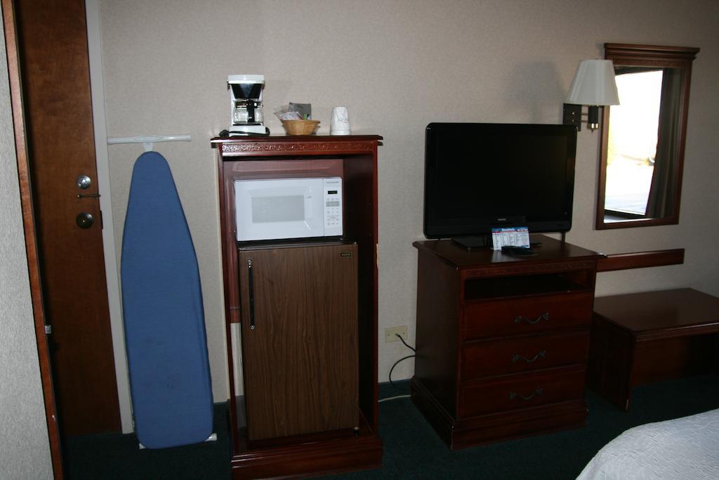 Baymont By Wyndham Clarksville Northeast Extérieur photo